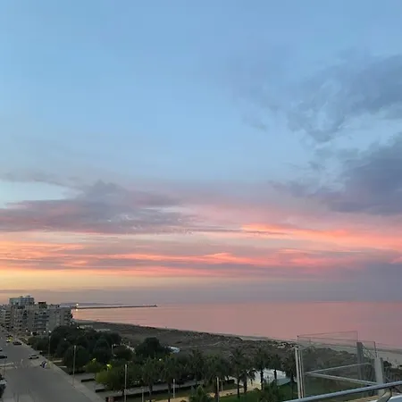 A 100 Metros De La Playa Con Grande Terraza Y Vistas Al Mar Apartamento