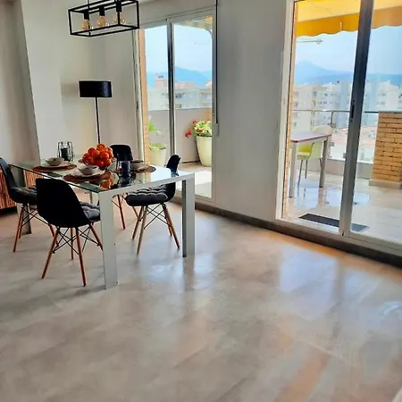 A 100 Metros De La Playa Con Grande Terraza Y Vistas Al Mar